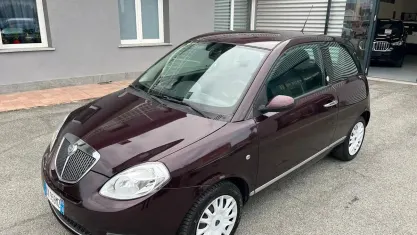 Usata Lancia Ypsilon 77 CV (56 kW) 2009 Viola Utilitaria