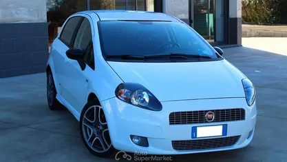 Usata Fiat Grande Punto Emotion 90 CV (66 kW) 2009 Bianco Utilitaria