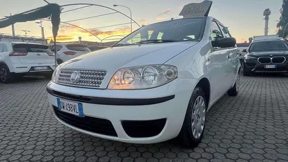 Bianco Usata 2009 Fiat Punto Active Tre volumi | 2990 € (Buon prezzo)
