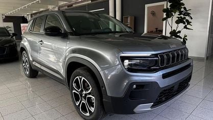 Używany Jeep Avenger Summit 101 KM (74 kW) 2024 Czarny SUV