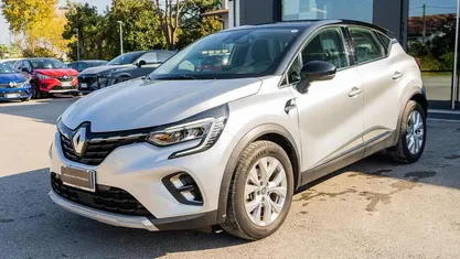 Usata Renault Captur Intens 92 CV (67 kW) 2020 Grigio/nero SUV