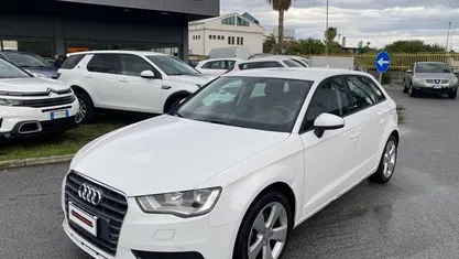 Bianco(met.) Usata 2016 Audi A3 Attraction Tre volumi | 3999 €