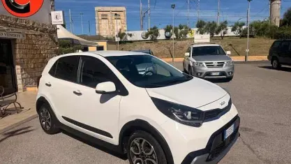 Usata Kia Picanto X-Line 67 CV (49 kW) 2022 Bianco Utilitaria