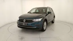 Verde scuro Usata 2023 VW Tiguan Life SUV | 26.900 € (Super prezzo)
