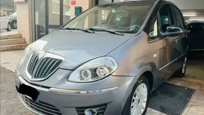 Usata Lancia Musa 95 CV (69 kW) 2012 Grigio Monovolume