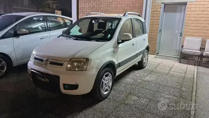 Usata Fiat Panda Climbing 60 CV (44 kW) 2010 Bianco Utilitaria