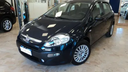 Usata Fiat Punto Street 69 CV (50 kW) 2016 Bluazzurro Utilitaria