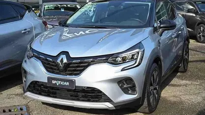 Usata Renault Captur Techno 91 CV (66 kW) 2024 Grigio SUV