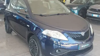 Usata Lancia Ypsilon Gold 70 CV (51 kW) 2021 Blu Utilitaria