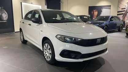Bianco pastello Usata 2024 Fiat Tipo Tre volumi | 18.990 € (Buon prezzo)