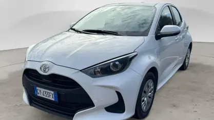 Usata Toyota Yaris Hybrid Active 92 CV (67 kW) 2025 Bianco Utilitaria