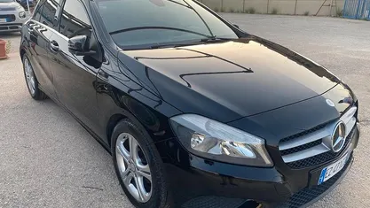 Nero Usata 2015 Mercedes A180 Tre volumi | 10.500 € (Buon prezzo)