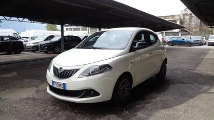 Bianco Usata 2023 Lancia Ypsilon Gold Due volumi | 12.900 € (Buon prezzo)