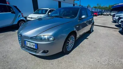 Usata Alfa Romeo 147 Distinctive 105 CV (77 kW) 2007 Grigio Utilitaria