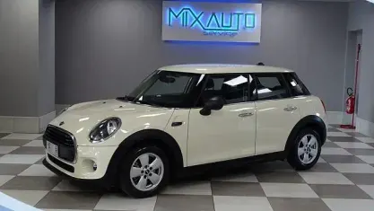 Usata Mini ONE 102 CV (75 kW) 2018 Bianco pastello Utilitaria