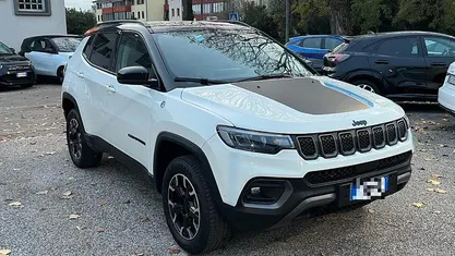 Usado Jeep Compass Trailhawk 240 CV (176 kW) 2023 Blanco SUV