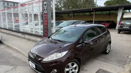 Usata Ford Fiesta Titanium 71 CV (52 kW) 2011 Marrone Berlina