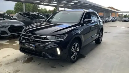Käytetty VW T-Roc R-line 150 HP (110 kW) 2023 Musta Katumaasturi