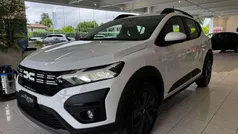 Bianco metallizzato Nuova 2025 Dacia Sandero Expression Due volumi | 16.700 € (Buon prezzo)