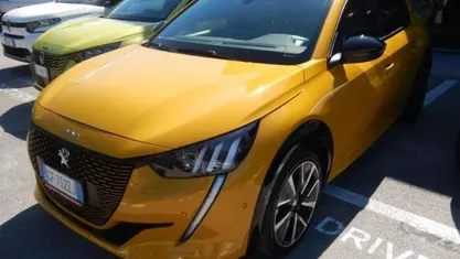 Giallo / metallizzato Usata 2021 Peugeot e-208 GT Due volumi | 16.950 € (Buon prezzo)