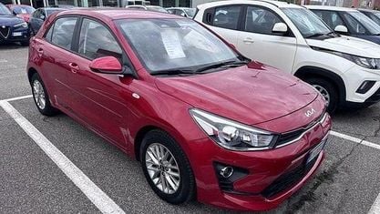 Second-hand Kia Rio 99 CP (72 kW) 2022 Roșu Hatchback