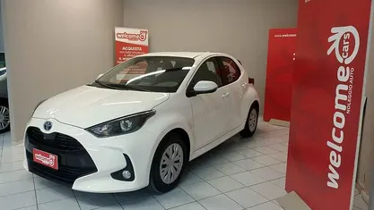 Usata Toyota Yaris Hybrid Active 2022 Bianco Berlina