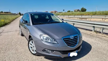 Usata Lancia Delta Gold 120 CV (88 kW) 2013 Grigio Utilitaria