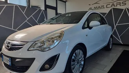 Usata Opel Corsa Club 86 CV (63 kW) 2011 Bianco Utilitaria