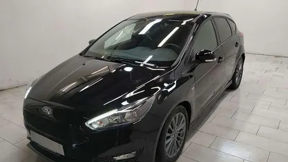 Usata 2018 Ford Focus ST-Line Tre volumi | 18.990 € (Molto cara)