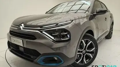 Usado Citroën e-C4 Shine 100 kW (136 CV) 2023 Gris Berlina