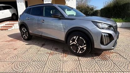 Käytetty Peugeot 2008 Allure 130 HP (95 kW) 2025 Harmaa Katumaasturi