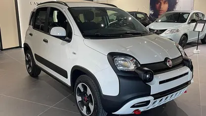 Bianco Nuova 2025 Fiat Grande Panda Cross Due volumi | 12.990 € (Buon prezzo)