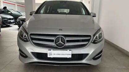 Usata Mercedes B180 Premium 109 CV (80 kW) 2018 Argento Monovolume
