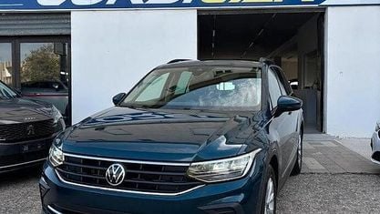 Usado VW Tiguan Life 150 HP (110 kW) 2022 Azul SUV