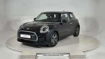 Käytetty Mini Cooper Classic 136 HP (100 kW) 2022 Musta Viistoperä