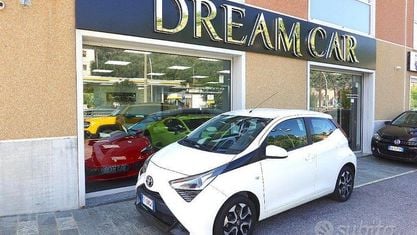 Second-hand Toyota Aygo X-play 72 CP (52 kW) 2018 Alb Hatchback