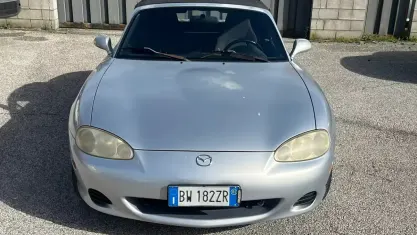 Usata Mazda MX5 110 CV (80 kW) 2001 Grigio Cabrio