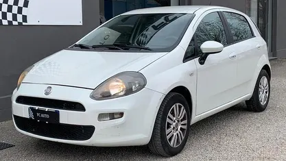 Usata Fiat Punto Lounge 77 CV (56 kW) 2012 Bianco Utilitaria