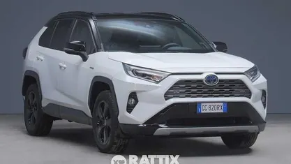 Bianco tetto nero Usata 2021 Toyota RAV4 Hybrid Style SUV | 29.368 € (Buon prezzo)