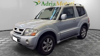 Usata Mitsubishi Pajero Intense 160 CV (117 kW) 2007 Argento SUV