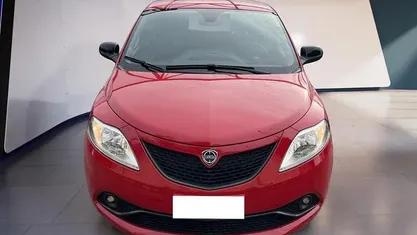 Usata Lancia Ypsilon Gold 70 CV (51 kW) 2020 Rosso Utilitaria