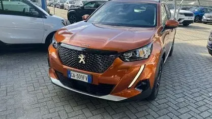 Usata Peugeot 2008 Allure 131 CV (96 kW) 2020 Arancione SUV
