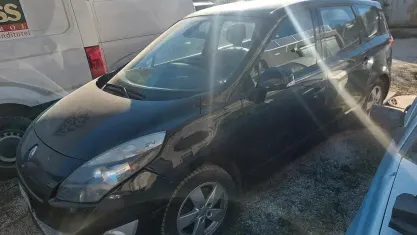 Usata Renault Scénic III 110 CV (80 kW) 2011 Nero Monovolume