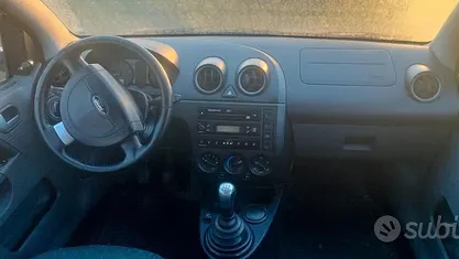 Usata Ford Fiesta Ambiente 67 CV (49 kW) 2004 Utilitaria