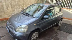 Grigio Usata 2004 Toyota Yaris Due volumi | 2500 € (Buon prezzo)