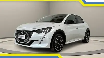 Usata Peugeot e-208 GT 100 kW (136 CV) 2022 Bianco / perlato Utilitaria