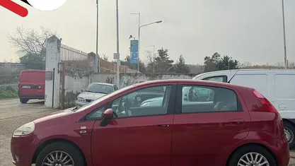 Rosso Usata 2009 Fiat Grande Punto Due volumi | 3240 € (Buon prezzo)