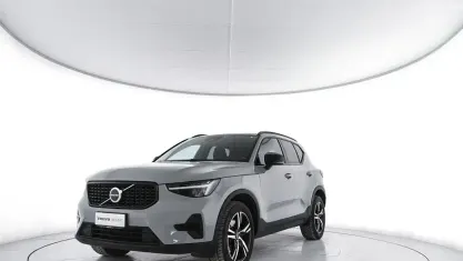 Begagnad Volvo XC40 Plus 163 HK (119 kW) 2023 Grå SUV