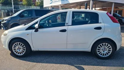 Bianco Usata 2011 Fiat Grande Punto Due volumi | 3490 € (Buon prezzo)