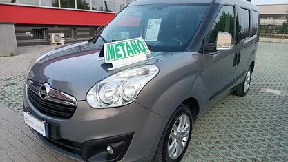 Usata Opel Combo 120 CV (88 kW) 2013 Monovolume